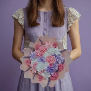 Když květiny vyprávějí příběh… Každý okvětní lístek v této kytici byl vytvořen s láskou, trpělivostí a důrazem na detail....